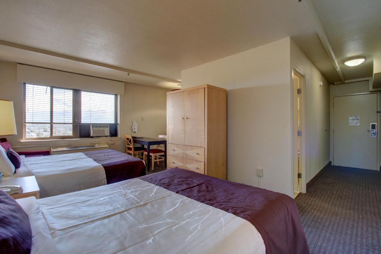 אנקורג' Inlet Tower Hotel & Suites מראה חיצוני תמונה