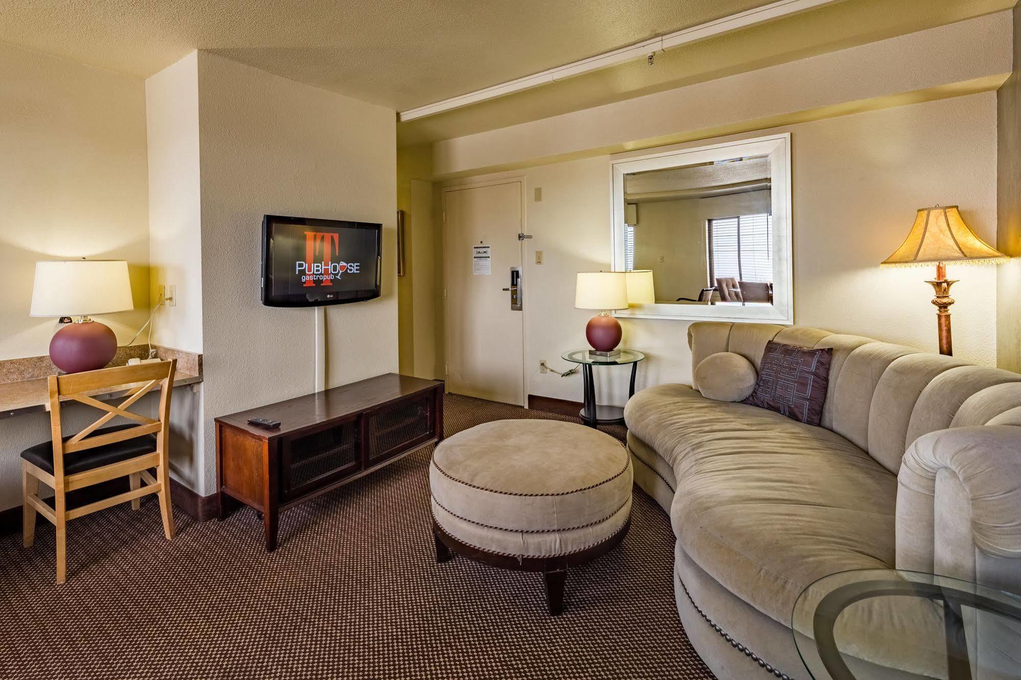 אנקורג' Inlet Tower Hotel & Suites מראה חיצוני תמונה